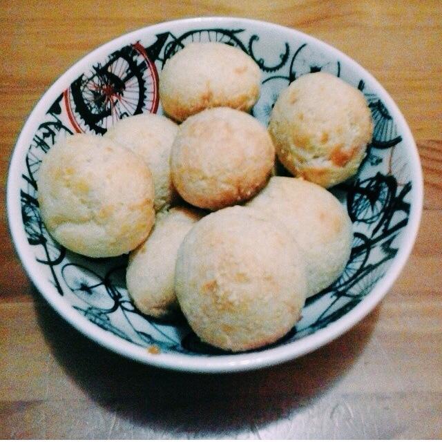 Pão de Queijo - @luaa_rs