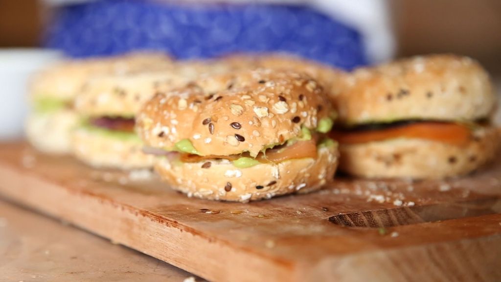 BAGEL com AVOCADO e SALMÃO DEFUMADO |&nbsp;Receita