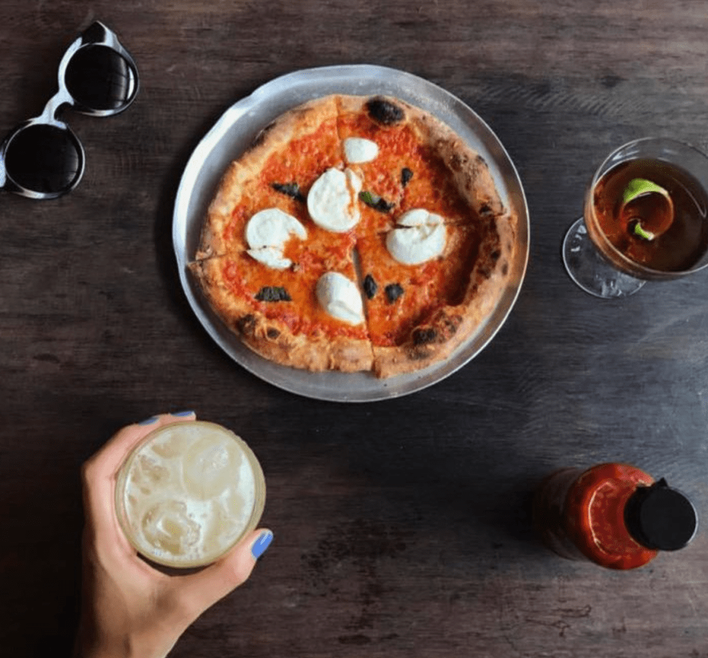 6 bares em SP para comer e tomar&nbsp;drinks