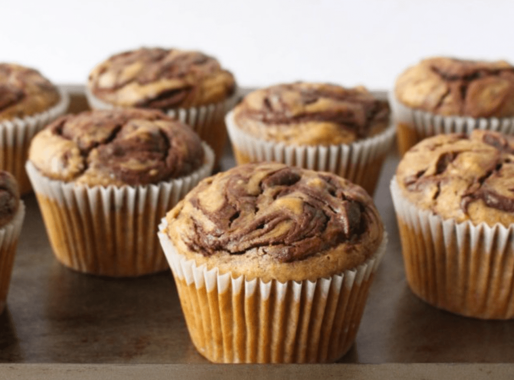 MUFFINS de MANTEIGA de AMENDOIM com CHOCOLATE | Receita Vegana