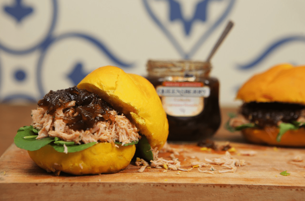 SANDUBINHA de LOMBO com CEBOLA CARAMELIZADA | Receita