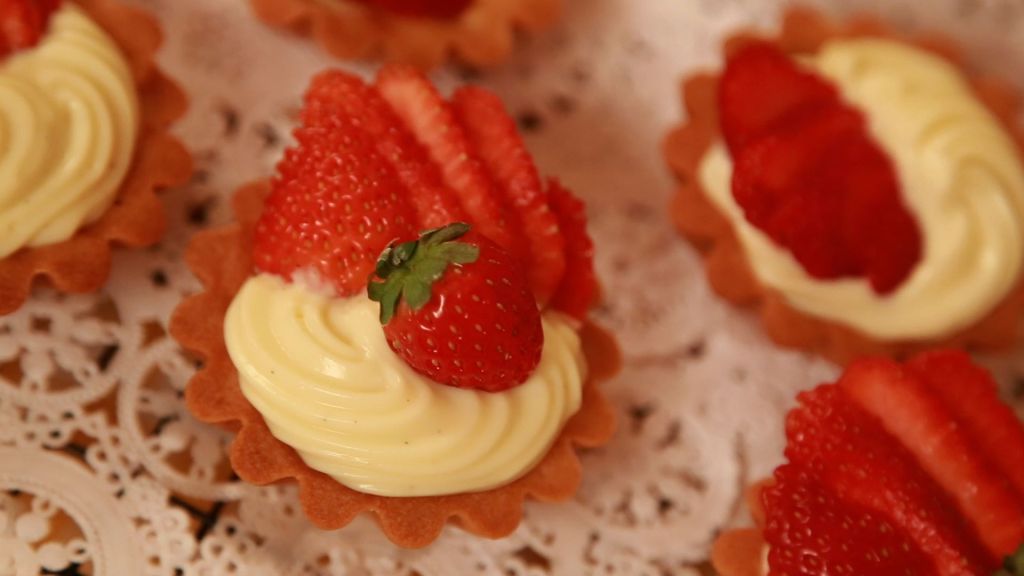 TORTINHA de MORANGO da DANI NOCE |&nbsp;Receita