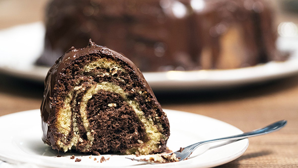 BOLO MÁRMORE de FUBÁ com CHOCOLATE |&nbsp;Receita