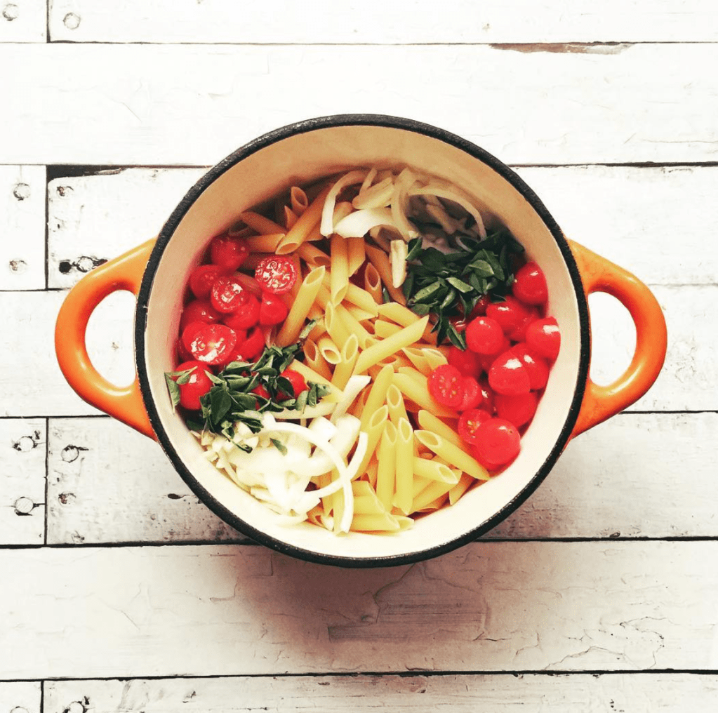 MACARRÃO CAPRESE de uma PANELA SÓ | Receita