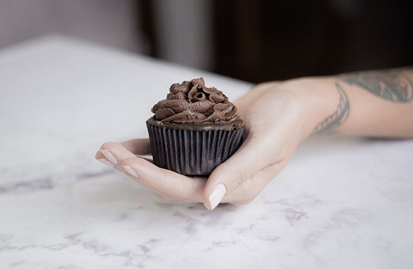 Cupcake de Chocolate Recheado com Cobertura de Buttercream |&nbsp;Receita