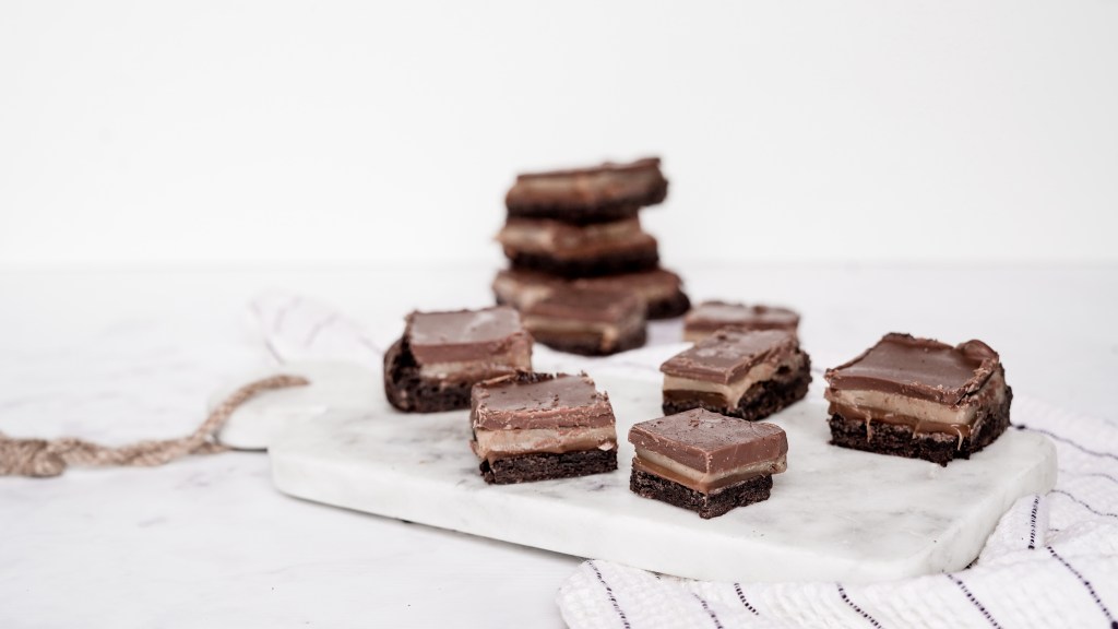 Brownie com Caramelo Salgado, Pasta de Amendoim e Chocolate |&nbsp;Receitas